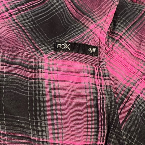 🌵=3/$20-FOX-Plaid Button-Up Shirt-“Pink & Black”-Size Lg but fits like a Medium - Picture 6 of 15